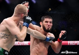 "13年間誰も破れなかった" マカチェフ UFC初の17連勝達成··· 「この記録は、永遠に破られないかもしれない」