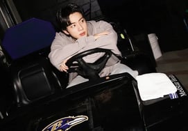 ボルチモアを魅了したBTSのジン、グローバルARMYが熱狂..'JIN LIGHTS UP CHARM CITY'