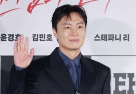 卢在元,凭借《老千 4》首次担任电影主角“观看边佑锡时获得灵感……甚至感到嫉妒”