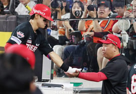 [Photo] Kim Do-young, Coach Flower and Haifa Eve