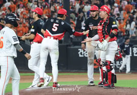 [Photo] Lee Eui-ri and Kim Do-young, the heroes of victory