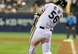 Another 2003-born power hitter besides Kim Do-young and An Hyun-min! In a stunning turnaround in the 8th round, LG's Moon Jeong-bin (77th overall) is now aiming for Rookie of the Year with 14 home runs and an OPS of 1.031.