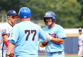 [Photo] 'Hit off Hong Hwa-cheol in the top of the 6th inning' Park Jae-hwi