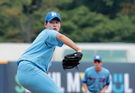 [Photo] '3 and 2/3 innings of scoreless pitching' Busan High School's Ha Hyun-seung