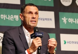 'Missed Out on Interim Coach' Gus Poyet, Unable to Apply for South Korea's Official Head Coach Role... 'Love Calls' from Algeria, Poland, and More