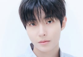 Hwang In-yeop, a gaze that draws you in [★Photo]