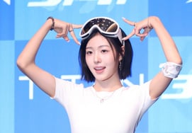 AtHeart's Arin's 'Leader's Hand Heart' [★Photo]