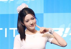 AtHeart's Seo-hyun: "Senior Cha-ri-na, she even participated in the choreography... I hope we can get number one"