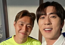 Kim Won-hoon công bố ảnh chụp cùng Lee Kang-in, bị nghi ngờ là AI.. "Đừng tổng hợp"