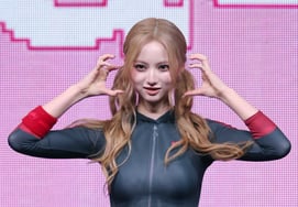 アワーバースデーベビー '人形のようにキュートに' [★フォト]