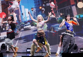 Our Birthday's 'Debut Stage Was Exciting' [★Photo]