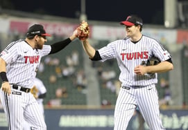 "KIA's Dale is my cousin; I've thrown here at Jamsil before." LG's last-minute foreign investor on the PS bus, was fate destined to bring him to the KBO?