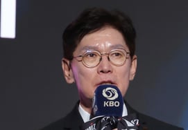 'アジアクォーターはブルペンのみ' イ・ガンチョル監督、なぜ、代表選手2名を招集 損失にもかかわらず信念の発言 "このままでは若い選手たちがプレーする場所がなくなる"
