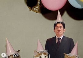 El actor Heo Sung-tae tiene una nueva familia: ya es el mayordomo de tres gatos [Star Issue]