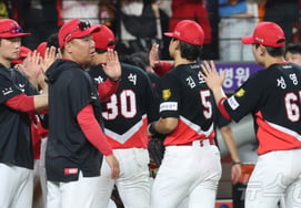 「5連勝」ハンファを破ったKIAのイ·ボムホ監督→すぐにキウム戦を考える 「週末の高尺（コチョク）での試合でも全力を尽くす」「 約束
