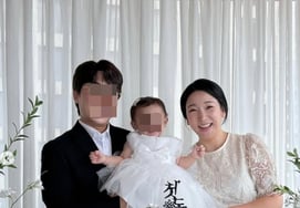 A los 42 años, Jung Suk, séptima madre en dar a luz, celebró el primer cumpleaños de su hija: «Un año pasó como un relámpago, me emocioné hasta las lágrimas».
