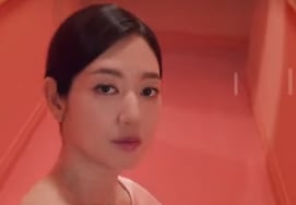 'Approaching Delivery' Park Shin-hye Shares Recent Updates on SNS... Goddess Beauty in a Dress [Star Issue]