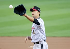 [Photo] 'Even magic won't work!' Park Si-won starts against KT