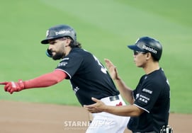 [フォト] 適時打は我慢できない！ '1回表に打点を挙げた' ヒリアード