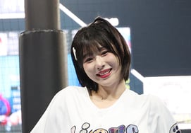 [Foto] Cheon So-yun, un icono de contacto que hace latir el corazón