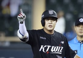 'お腹が痛くてどうしよう' SSGが捨てた左打者、KT移籍後初の試合から個人最多打点を達成! "機会をくださったイ・ガンチョル監督に感謝"