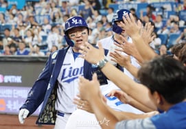 [Photo] Choi Hyung-woo, thrilling go-ahead two-run homer