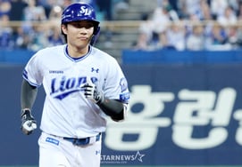 [Photo] Lee Jae-hyun returns home with a smile