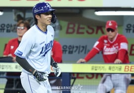 [Foto] Lee Jae-hyun: «Ah, el entrenador Lee Sung-yong»