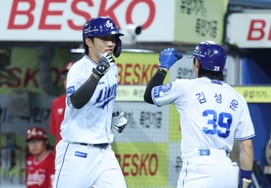 [Foto] Lee Jae-hyun: «Esto ya es un jonrón decisivo»