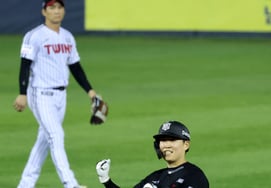 [Photo] 'One more run in the top of the 7th' Ryu Hyun-in