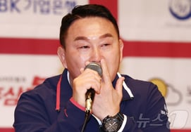 記者会見の最中、監督が涙を流し、選手たちも驚いた··· 「韓国レスリングが死んでいないことを示す」「チョン・ハンジェの決意」 [ジンチョン現場]