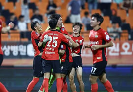 'Los cobradores de penales nacidos entre 2006, 2007 y 2008': la jugada arriesgada del Gangwon FC... 'Corazones fuertes' con un promedio de 19 años los llevaron a cuartos de final