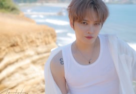 東方神起脱退後初めて..キム・ジェジュン、18年ぶりに『ミュージックバンク』に緊急出演 [公式]