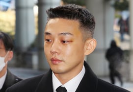 [Breaking News] Return after drug self-reflection.. Yoo Ah-in signs exclusive contract with Billions: "We do not take the past lightly"