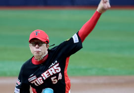 "Because I was able to pitch steadily without getting injured, this meaningful record came about..." A grand record that even Seon Dong-yeol and Lee Kang-cheol could not achieve, set by ace pitcher Yang Hyeon-jong