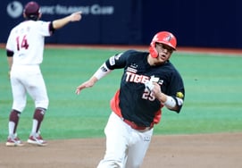 [Photo] 'Like a bullet to third base' Han Jun-soo