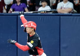 [Photo] 'Park Jae-hyun delivers the first RBI in the top of the second inning'