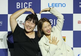 Kim Min-kyung y Shin Bong-seon: «corazón con las manos tierno» [★Fotos]