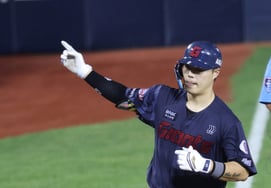 [Foto] Go Seung-min de Solofo regresa con un jonrón imponente