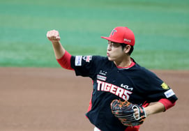 [Một lần viết nhanh]'Sau Yang Hyeon-jong, đăng sân ở cuối inning thứ 6' Lee Tae-yang hoàn tất mà không để mất thêm điểm nào