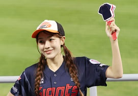 [Photo] Gong Seo-yoon, if this trend continues, she will be cheering everywhere in the fall