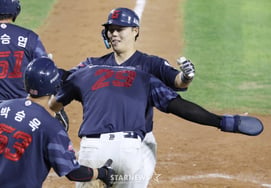 [照片] 高承珉“竟向雷耶斯下跪……"