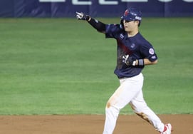 [Photo] Go Seung-min completes a multi-homer with a bases-loaded home run