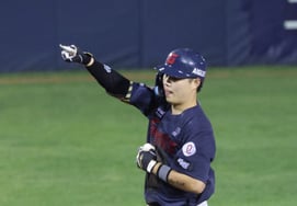 [Photo] Go Seung-min, a day when the ball looked big