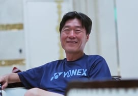 『洪明保上級主導→聴聞会欠席』イ·イムセン理事の近況公開、所属チームで『明るい笑顔』