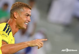 After marriage, a shocking transformation with brown hair! Ronaldo explodes with his 977th goal, aiming for the unprecedented milestone of 1,000 goals... "Also poised to set a record of scoring in 25 consecutive seasons"