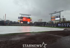 Heavy downpour of '20mm per hour,' Daejeon LG-Hanwha game ultimately cancelled due to rain... Jamsil and Incheon games also postponed by heavy rain [Daejeon Field]