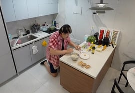 Тхэ Хон Ман: открыта его квартира в Сеуле.. От постельного белья до бытовых вещей — всё покрыто «Хелло Китти» [«Всеобъемлющее вмешательство с точки зрения»]