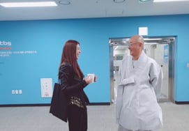 「悲報をやっと知った」"..キム・ギュリ、ミョンジン僧侶の入寂に哀悼