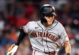 Lee Jung-hoo maintains a .291 batting average with one hit and one stolen base! 'SF leads 2-0, but it gets overturned in the 9th inning → shocking 3-2 comeback loss'